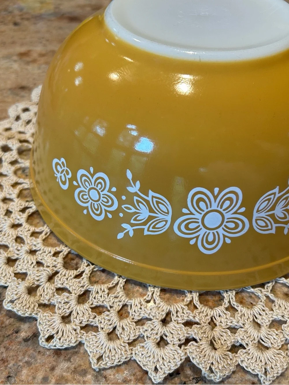 Pyrex #403 2 1/2 Qt. “Butterfly Gold” 1970’s Mixing Nesting Bowl 1970’s Flawless